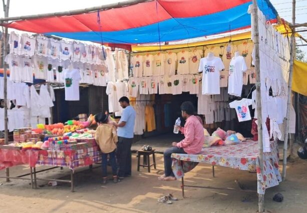 होलीको लागि सजाईए पसलहरू, बजारमा चहल पहल बढे