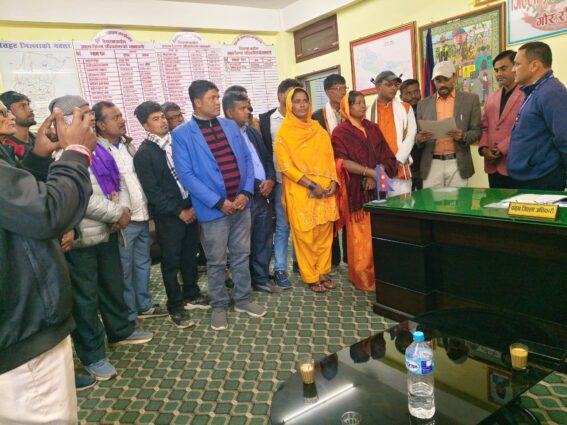 दोषी माथि कार्यवाही र छोटी भन्सार सञ्चालनको मांग गर्दै जनमत पार्टीले बुझाए ज्ञापन पत्र