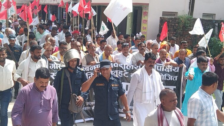 सरकारले ल्याएको भुमि अध्यादेश र परमादेश बिरुद्ध गौरमा बृहद जनप्रदर्शन